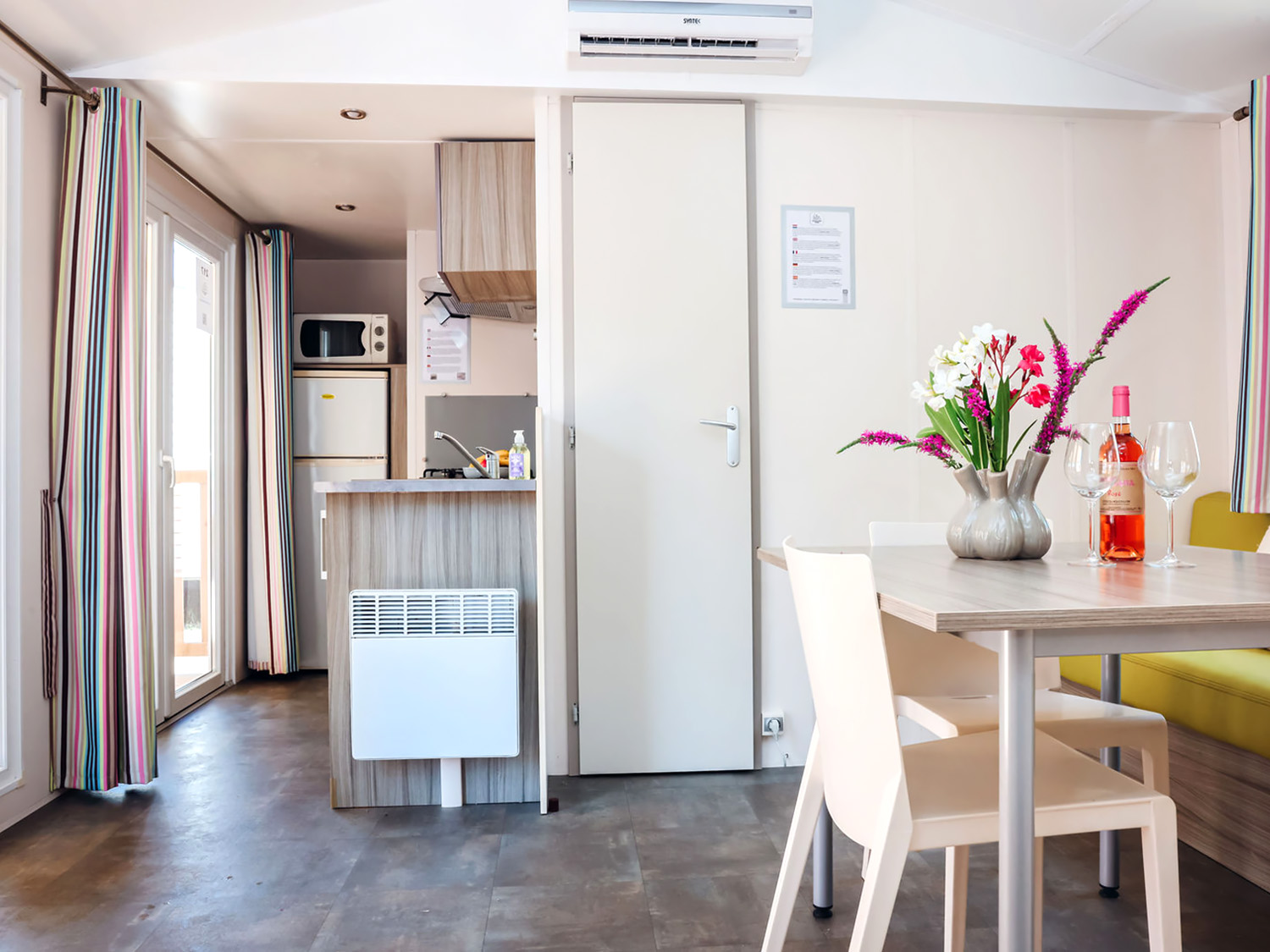 Modern furnished chalet with covered terrace